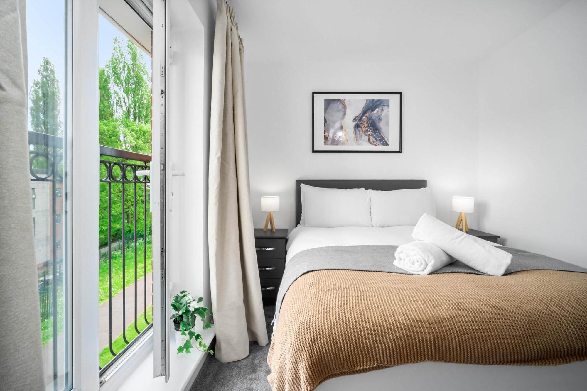 Stylish 2 Bedroom - Smart Tv - Wifi - Parking 39m Apartment *